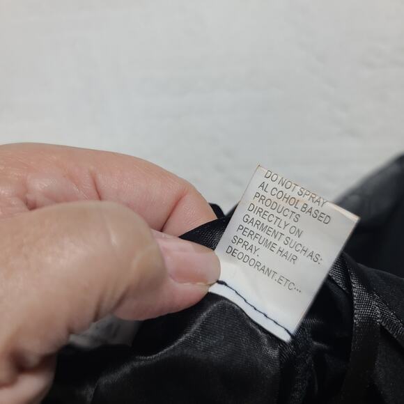 Mac Duggal 68113 black plunge faux ostrich feather A-line gown Size 4 Formal - Picture 14 of 15